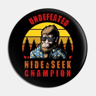 Hide e Seek Champion Trendy Meme Funny Bigfoot Pin