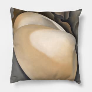 High Resolution Tan Clam Shell with Seaweed by Georgia O'Keeffe Pillow