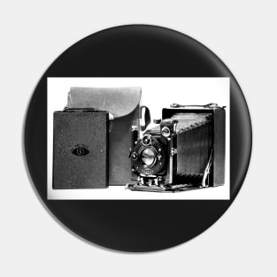 Voigtlander ~ Avus folding plate camera Pin