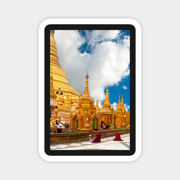 Pagoda Shwedagon Magnet by bulljup