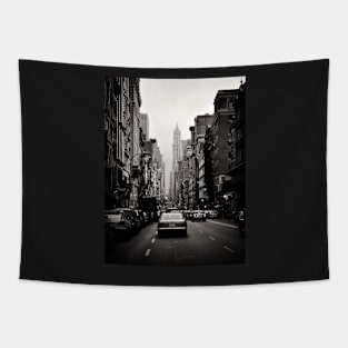 Manhattan avenue in black and white Tapestry