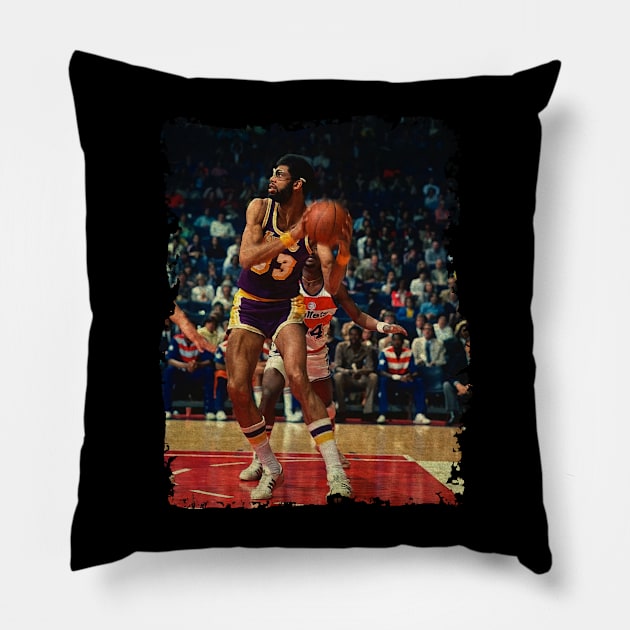 Kareem Abdul Jabbar, 1980 Pillow by Omeshshopart