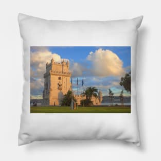 Torre de Belém. sunset Pillow