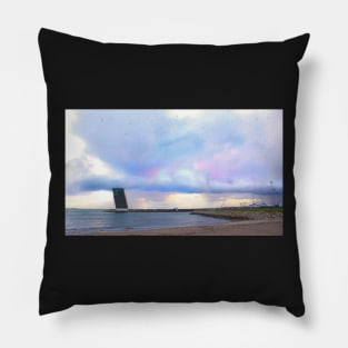 torre de controlo. traffic tower Pillow