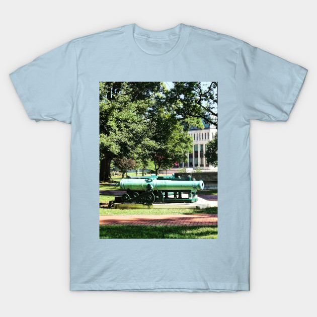 Discover US Naval Academy - Cannon Near Tecumseh Statue - Us Naval Academy - T-Shirt