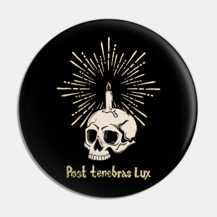 Post tenebras lux Pin