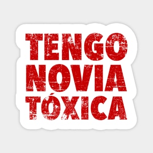 Tengo Novia Tóxica - grunge design Magnet