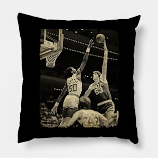 Mark Eaton vs Ralph Sampson, Two Monsters Battling in The Paint Pillow