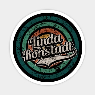 Linda Ronstadt // Retro Circle Crack Vintage Magnet