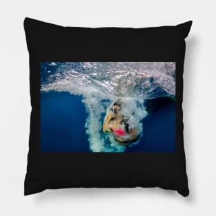 Deep water entry giant stride Pillow