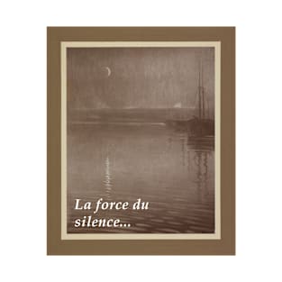 Paysage mystérieux d'un lac brumeux avec pour titre La force du silence T-Shirt