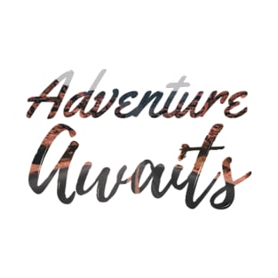 Short travel quote: Adventure awaits T-Shirt