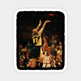 Reggie Miller - Vintage Design Of Basketball Magnet