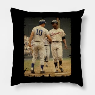 Ron Santo Greets Hank Aaron at Pillow