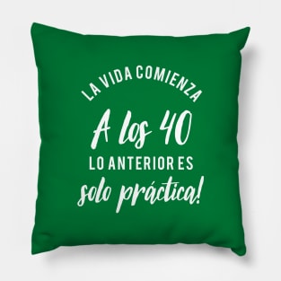 La vida comienza a los 40, lo anterior es solo práctica Pillow