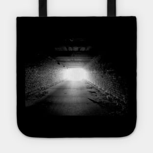 Light at the end of the tunnel Tote