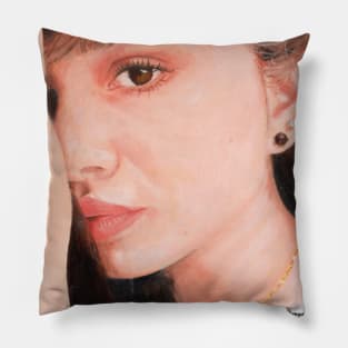 Portrait of a beautiful woman Pillow