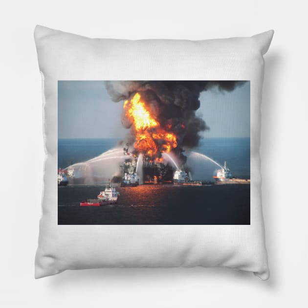 Deepwater Horizon oil rig fire (C006/4096) Pillow by SciencePhoto