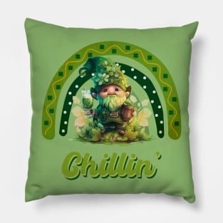 Retro st patrick green rainbow - Shamrocking with my gnomies Pillow