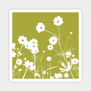 Olive and white daisy meadow Magnet