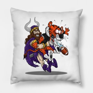 Minnesota Vikings Fans - Kings of the North vs Choking Kitties Pillow