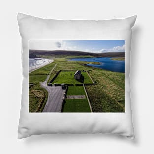 Tresta Kirk, Fetlar Pillow