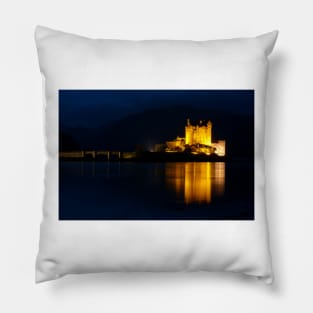 Eilean Donan Castle, Scotland Pillow