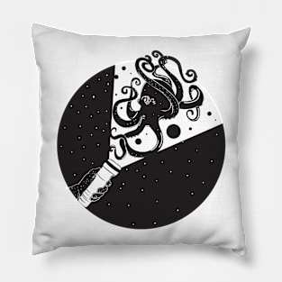 octopus in dark Pillow