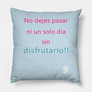 disfruta la vida Pillow