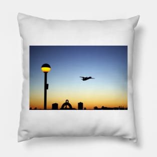 Early take off Pillow