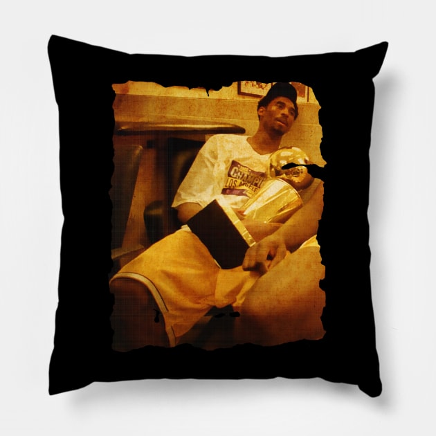 Basket - Champ's Shaq vtg poster Pillow by IndianaWild