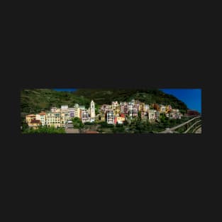 Panorama of the cliff town of Manarola, one of the colorful Cinque Terre on the Italian west coast T-Shirt