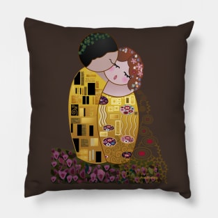 Kokeshis The kiss of Klimt Pillow