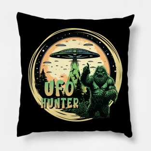 Bigfoot as UFO Hunter - For Bigfoot & Alien believers Pillow