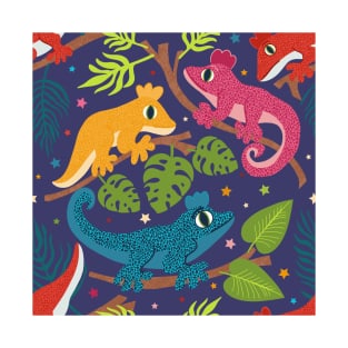 Colourful Crested Geckos with Jungle Leaves and Stars on purple T-Shirt
