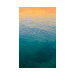 Relaxing ocean surface with sunset colors T-Shirt