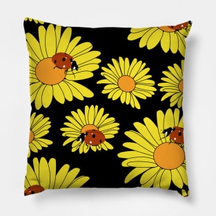 Gold marguerites with ladybirds Pillow