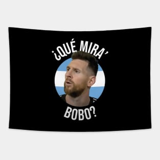 Messi - Qué mira bobo? Andá pa allá - Lionel Messi shirt meme v4 Black Tapestry