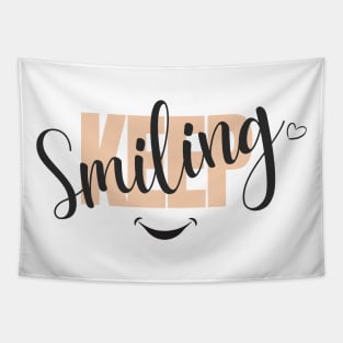 Keep smiling T-shirt Tapestry