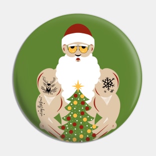 Père Noël musclé et tatoué Pin