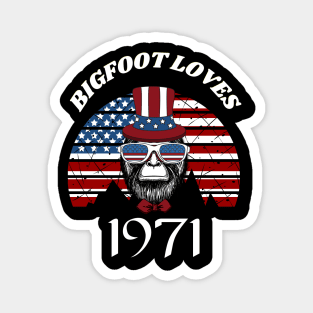 Bigfoot loves America and People born in 1971 Magnet