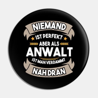 Funny Lawyer Gift- Niemand Ist Perfekt Pin