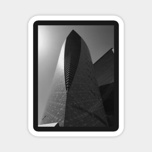 Black and white skyscraper in Japan Magnet