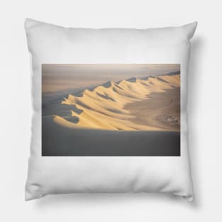 Doha sandhills and shadows. Pillow