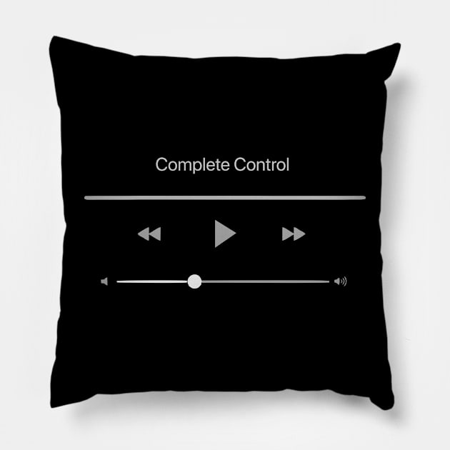 Playing Complete Control Pillow by RodriUdin