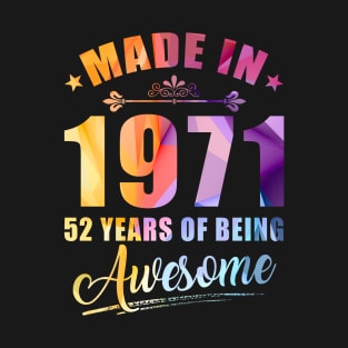 Made In 1971 52 Years Of Being Awesome 52nd Birthday Gift T-Shirt