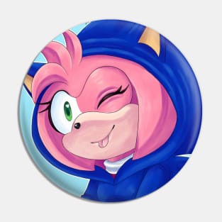 Amy Rose wearing Sonic Suit Pin