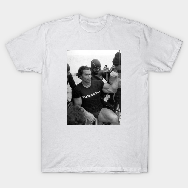 Arnold vs. Knife - Arnold Schwarzenegger - T-Shirt