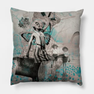 Beachfront Reverie: Vintage collage Pillow