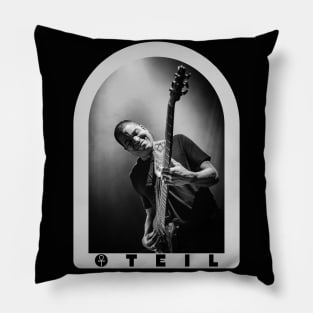 Oteil Pillow